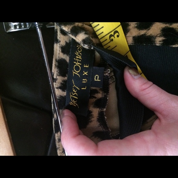 Betsey Johnson high-waisted animal print shorts - Picture 4 of 4